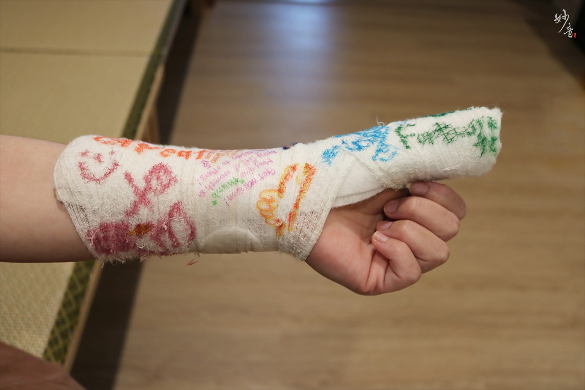 一隻手請假，修行不打烊